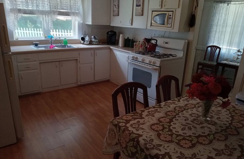 Eckerty Cabaña | Cottage located IN Crawford Co. , just min. from Patoka Lake! Near Holiday World