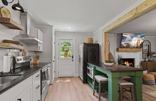 Anderson Casa | Cottage located on a peaceful cove on Lake Hartwell. Near Clemson and Anderson!