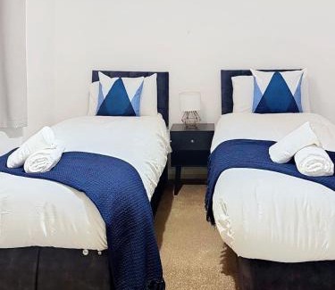 London Borough of Bromley Casa | Cottage Mew for Contractors and Family Stays Near Bromley - Free Parking & WIFI