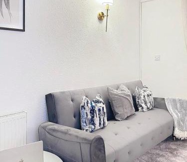 London Borough of Bromley Casa | Cottage Mew for Contractors and Family Stays Near Bromley - Free Parking & WIFI
