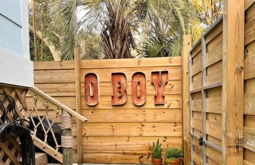 Gulf Breeze Cabaña | Cottage Near Live Oaks Preserve ~10 min to Beach!