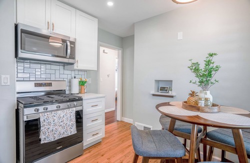 Milwaukee Cabaña | Cottage near Mt. Mary College
