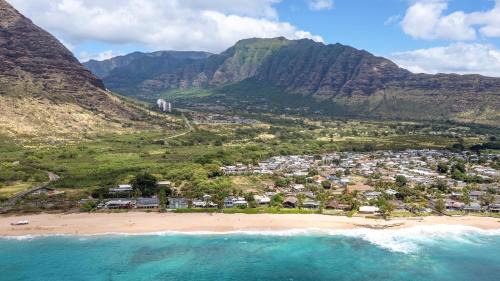 Makaha Valley Casa | Cottage Nene - Mountains, Beaches, Tropical Garden, Pool & Gym