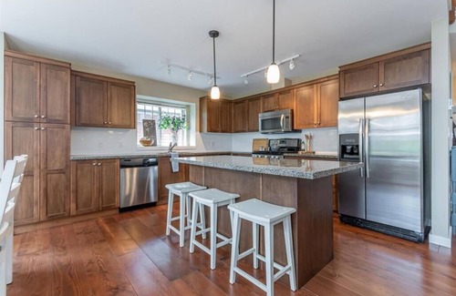Lindell Beach Cabaña | Cottage oasis w/ resort amenities & close to the lake!