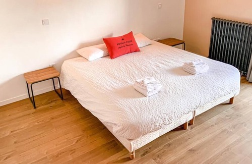 Charnay-les-Macon Casa | COTTAGE OF THE RED HOUSES ON THE EDGE OF THE VINES