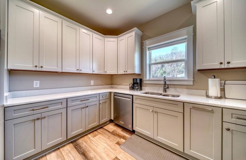 Young Harris Casa | Cottage on Crane Creek