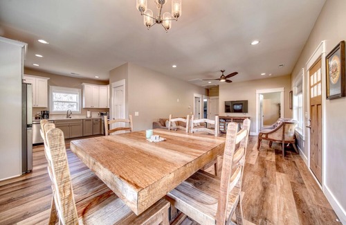 Young Harris Casa | Cottage on Crane Creek