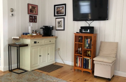 East Sandwich Cabaña | Cottage on Fern - minutes to East Sandwich Beach