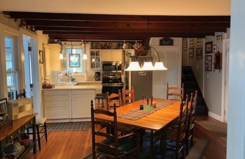 Saratoga Springs Cabaña | Cottage on Saratoga Lake within 10 minutes to Race Track and Broadway Avenue