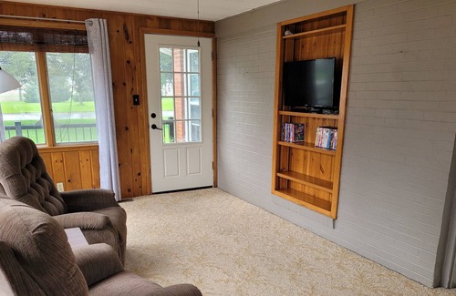 Ackley Casa | Cottage on Tenth