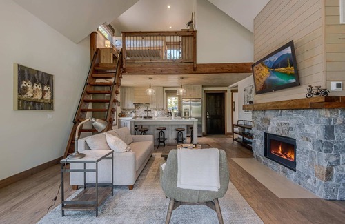 Eureka Casa | Cottage on the 10th Tee – Beautiful Stay for 7 w/ Hot Tub & Fire Pit