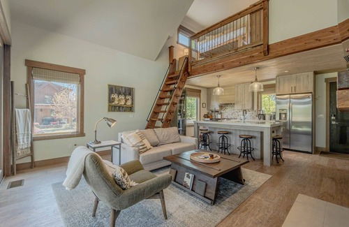 Eureka Casa | Cottage on the 10th Tee – Beautiful Stay for 7 w/ Hot Tub & Fire Pit