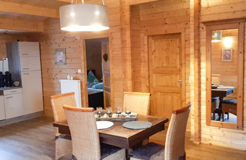 Alflen Casa | Cabaña al borde del bosque