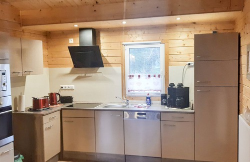 Alflen Casa | Cabaña al borde del bosque