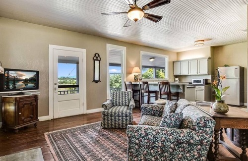 Leakey Casa | Cottage on the Frio River