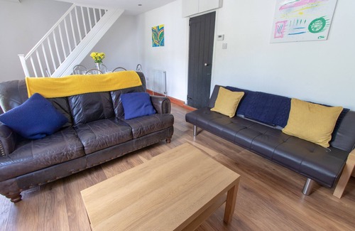 Abercarn Cabaña | Cottage on the Hill - Cosy and Characterful