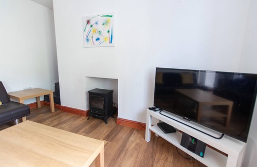 Abercarn Cabaña | Cottage on the Hill - Cosy and Characterful