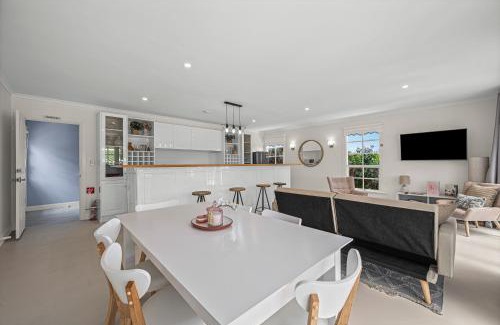 Aldinga Casa | Cottage On Vines - Aldinga - C21 SouthCoast Holidays