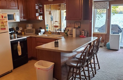 Parsonsfield Cabaña | Cottage on West Pond