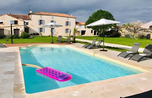 Vergne Casa | Casita de campo "Opaline" con piscina compartida, terraza privada y Wi-Fi