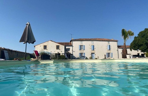 Vergne Casa | Casita de campo "Opaline" con piscina compartida, terraza privada y Wi-Fi