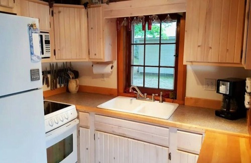 Carp Lake Cabaña | Cottage Overlooking Paradise Lake