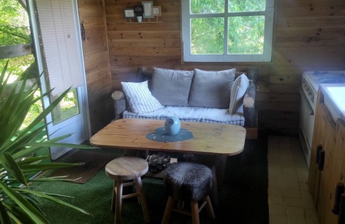 Le Mans Metropole Chalet De Esquí | Cottage perched in the heart of nature with large terrace