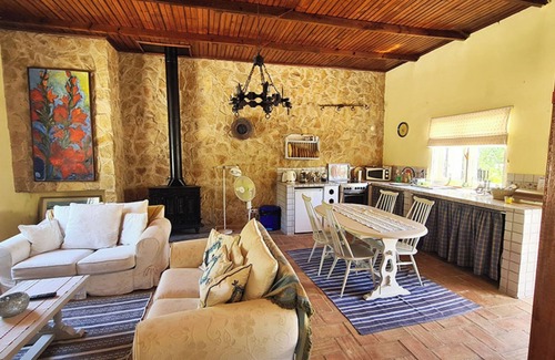 Farta Vacas Cabaña | Casita de campo "Quinta das Achadas - Bouganvillea" con piscina, Wi-Fi, terraza y jardín