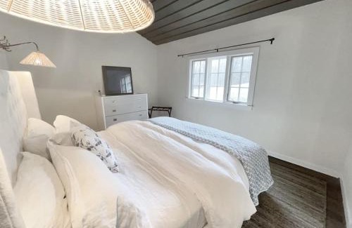 West Cornwall Casa | Cottage Retreat - Historic Cottage Home w Home Gym