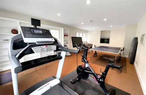 West Cornwall Casa | Cottage Retreat - Historic Cottage Home w Home Gym