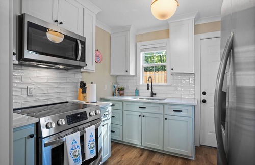 Laurel Cabaña | Cottage Row: Daphne