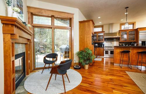 Fish Creek Casa | Cottage Row Retreat by Simple Life Rentals