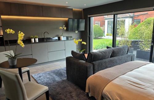 Bolton Casa | Cottage - Sleeps 2 Patio & Free On-Road Parking
