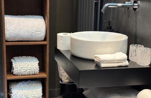 Bolton Casa | Cottage - Sleeps 2 Patio & Free On-Road Parking