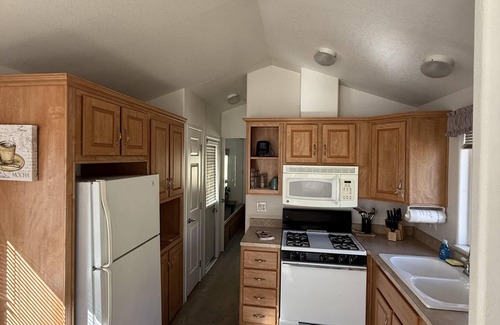 Winters Cabaña | Cottage, Sleeps 4 - Roomy 1 Bedroom Cottage with Full Kitchen, Sleeps 4.