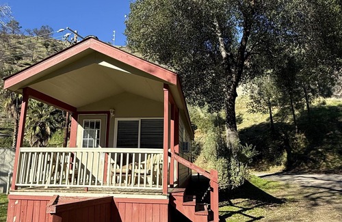 Winters Cabaña | Cottage, Sleeps 4 - Roomy 1 Bedroom Cottage with Full Kitchen, Sleeps 4.