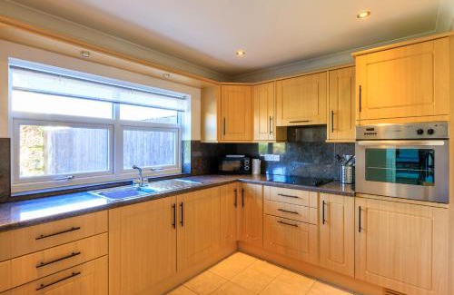 Saundersfoot Casa | Cottage sleeps 6 within 5 mins from the sea