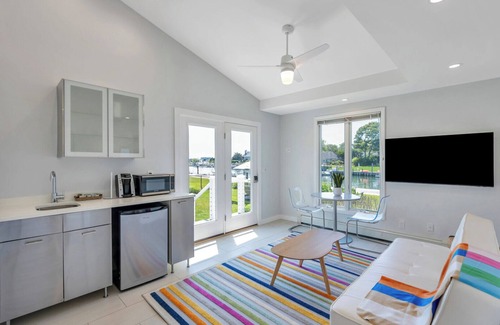 Hampton Bays Casa | Cottage Suite in Boutique Hotel, Heart of Hampton Bays, Waterfront...