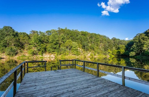 Front Royal Casa | Cottage w 2 Private Lakes & River Access, Fire Pit