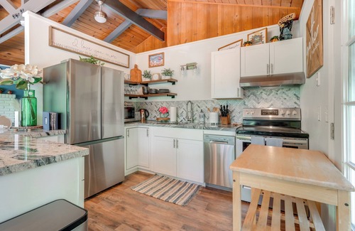 Mi-Wuk Village Cabaña | Cottage w/ Fire Pit & Grill in Mi-Wuk Village!