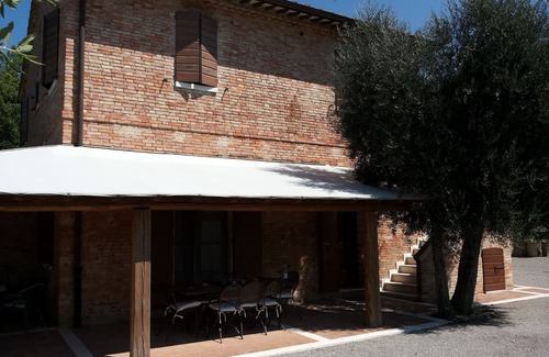 Chiusi Villa | Cottage With Pool in the Countryside Between Woods and Olive Groves