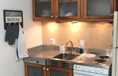 Shirley Cabaña | Cottage walking distance to Greers Ferry Lake, boat launch and swimming area