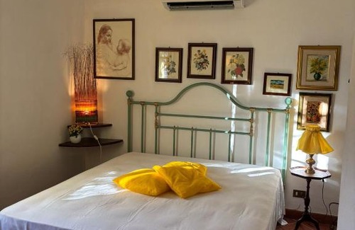 Cecina Casa | Cottage with a great fenced garden in the Tuscan countryside