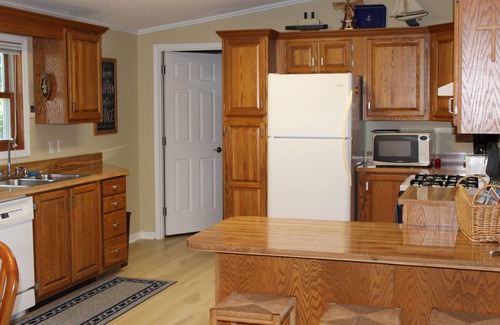 Central Lake Cabaña | Cottage with deeded access to the beautiful Torch Lake