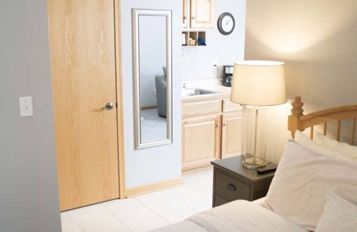 Berlin Cabaña | Cottage with jacuzzi, Downtown Berlin Ohio