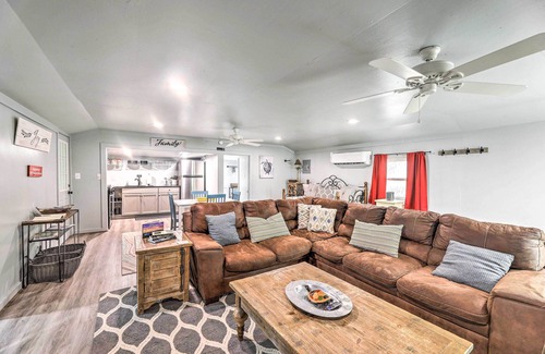 Brices Creek Cabaña | Cottage with Patio & Shared Waterfront Perks!