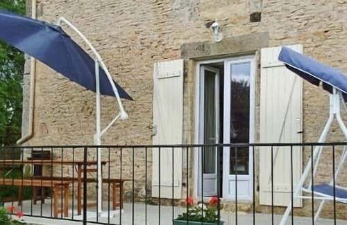 Thonac Cabaña | Cabaña con piscina y jardín, con capacidad para 6 personas, 2 habitaciones.
