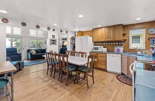 West Olive Casa | Cottage with Private Lake Access! Short distance to town