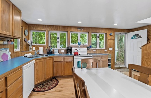 West Olive Casa | Cottage with Private Lake Access! Short distance to town