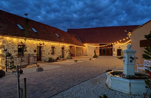 Montaigu-le-Blin Cabaña | Casa rural con Spa, Chimenea, Naturaleza y Confort en Montaigu-le-Blin
